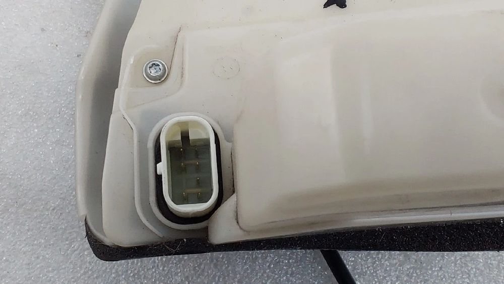 Fechadura / fecho porta trás esquerdo TESLA Model Y (5YJY)