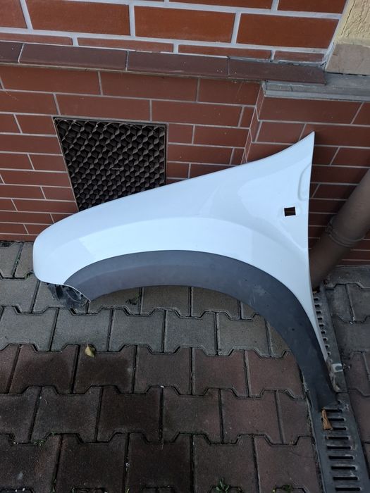 Błotnik lewy dacia daster 1