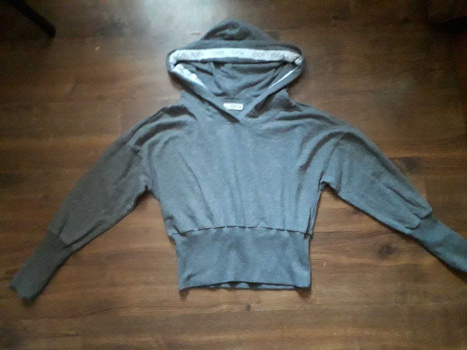 Bluza damska krótka z kapturem