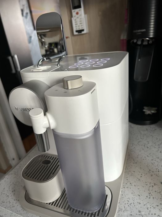 Ekspres DeLongi Nespresso E650.W