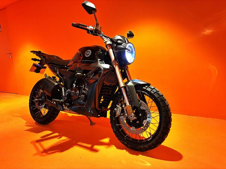 Zontes G1X 125 como nova de garagem impecável com suporte de top case