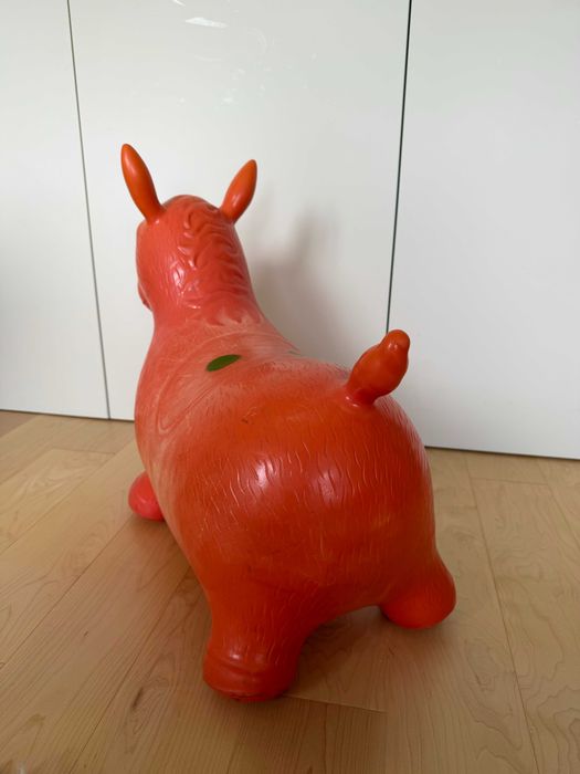 Cavalo saltador insuflável