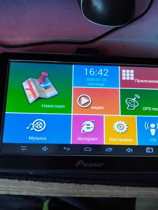 Оригинальный навигатор Pioneer (в заводской пленке) + зарядка
