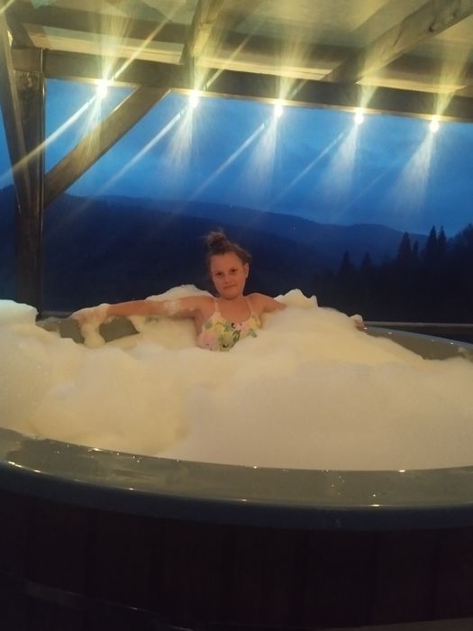 Сучасний котедж з краєвидом на гори
