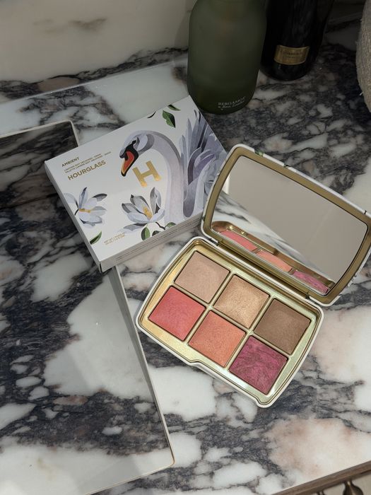 Hourglass Swan Palette