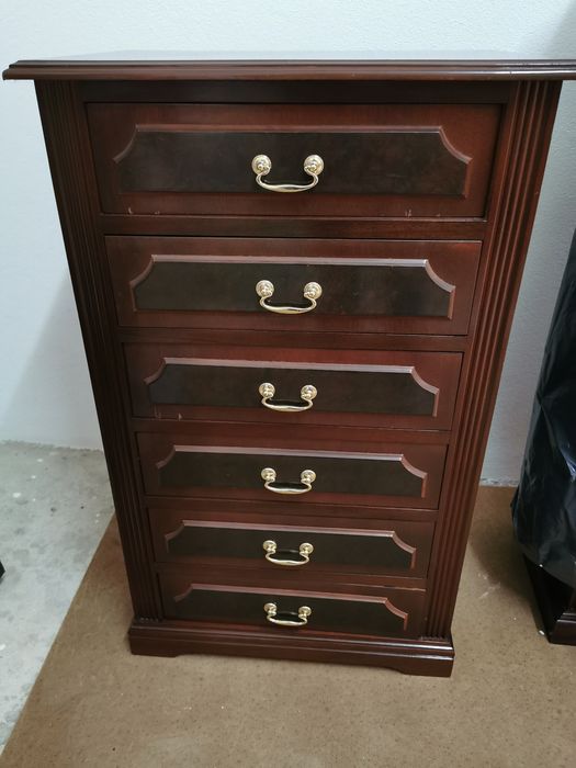 Camiseiro mogno como novo