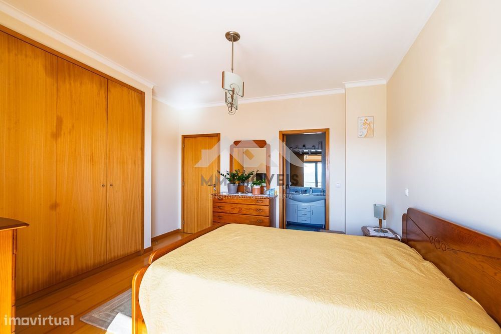 Apartamento T3 | Duas Frentes | Varanda | Garagem | Excelente localiza