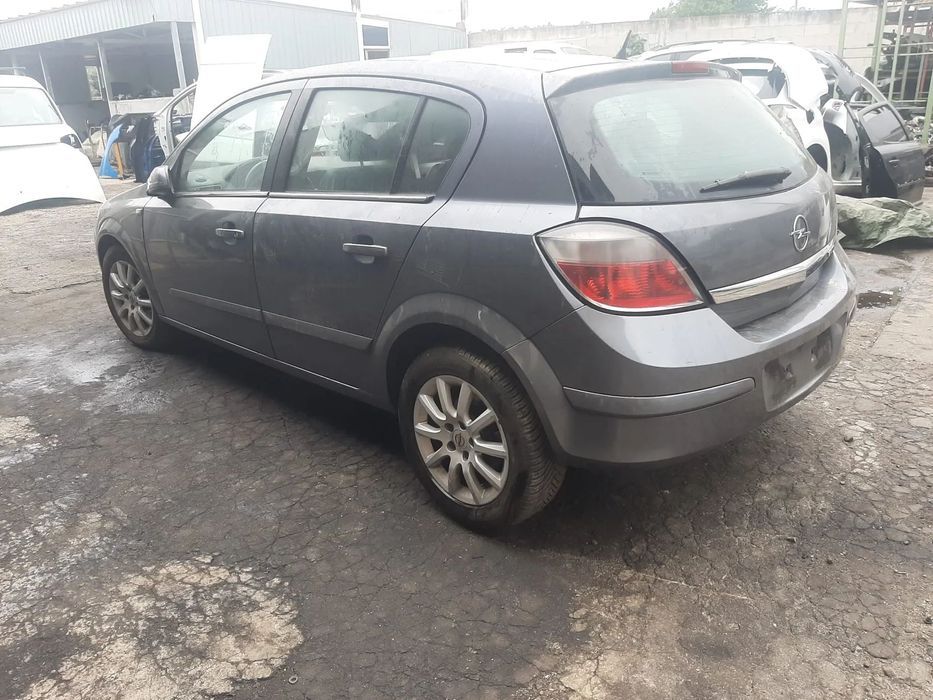 Opel Astra H para peças