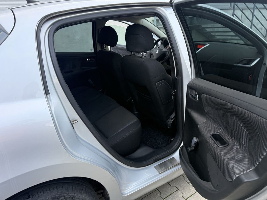 Peugot  207   1.6  Benzynka   Mały przebieg  Klimatyzacja