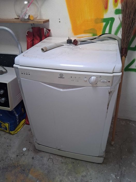 Máquina lavar loiça indesit