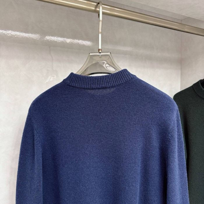 Nowy modny sweter