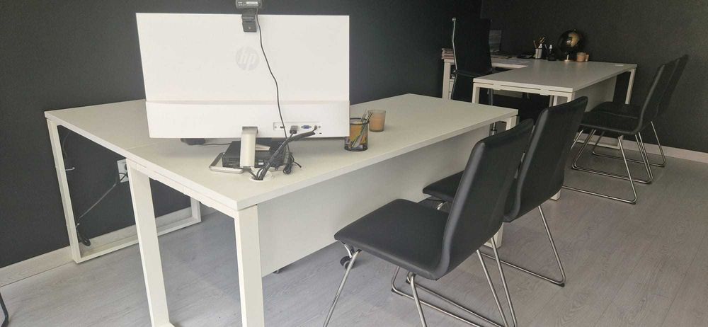 Secretária branca 120×80 e cadeiras