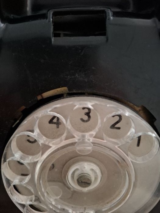 Telefone antigo preto
