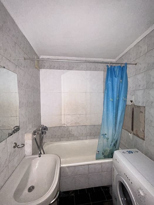 ВЕЛИКА 3 кім. квартира у тихому районі Д