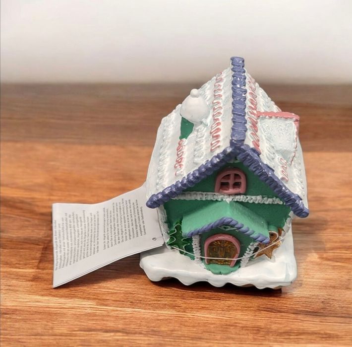 Nowy zielony świąteczny domek z lampkami LED