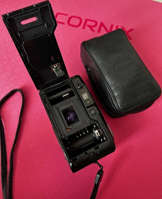 Olympus SuperZoom 115 - стильна плівкова камера