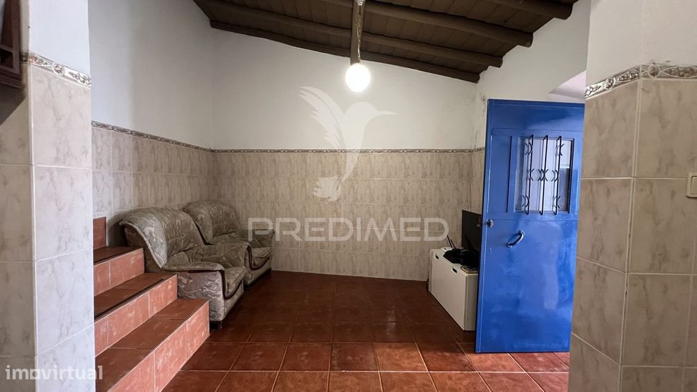 Moradia T1 com Espaço Comercial Remodelado em Albernoa