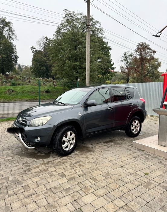 Автомобіль Toyota RAV4