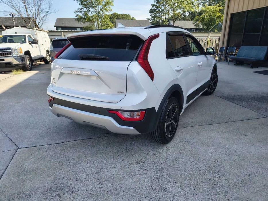 Kia Niro EX      2023