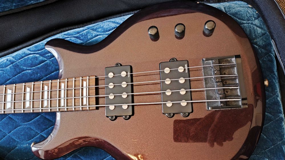 Na sprzedaż gitara basowa