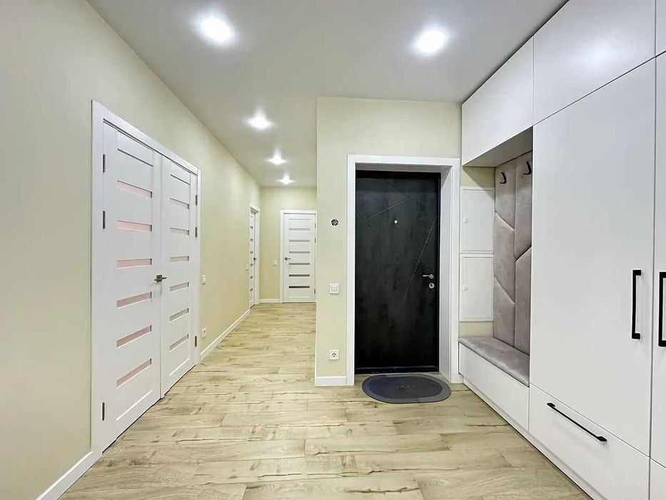 Продається стильна видова 2к. квартира в самому серці Яремче!