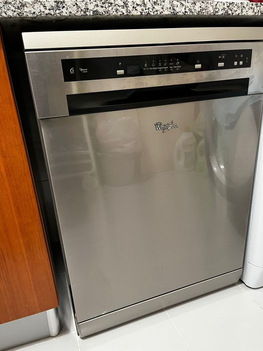 Máquina de lavar loiça Whirlpool