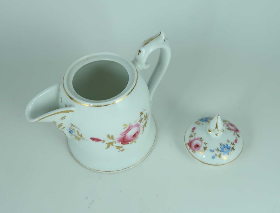 Leiteira com tampa Vista Alegre Séc. XIX - Pintura Manual