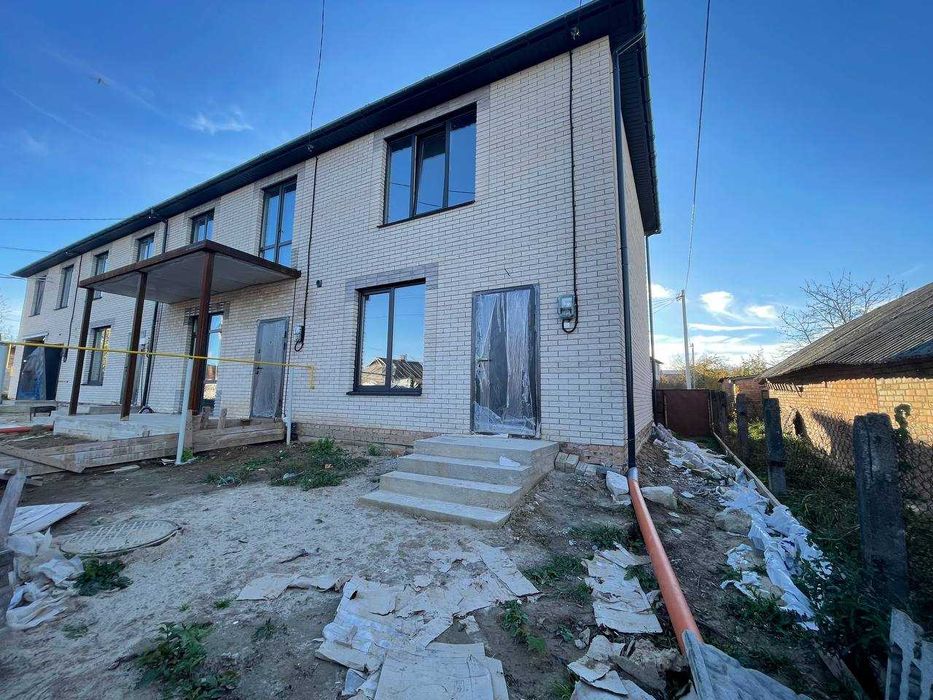 Двоповерховий таунхаус, Бучми, дуже хороша локація!