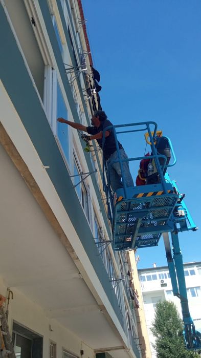 Pintura de Prédios com Plantaforma Articulada
