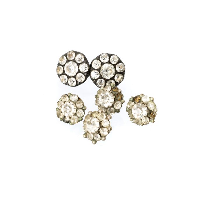 Prata - Quatro botões e botão de punho; em prata - Século XVIII