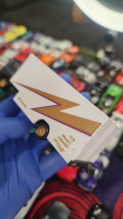 Hot WHEELS TEAM Transport - Sakura Sprinter