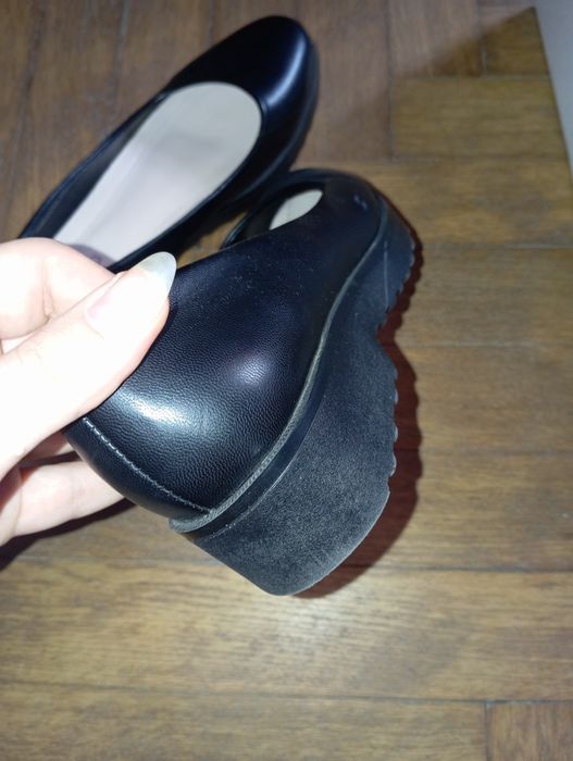 Чорне жіноче взуття