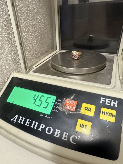 Кольцо золотое 585, вес 4,55 гр р.19 каблучка