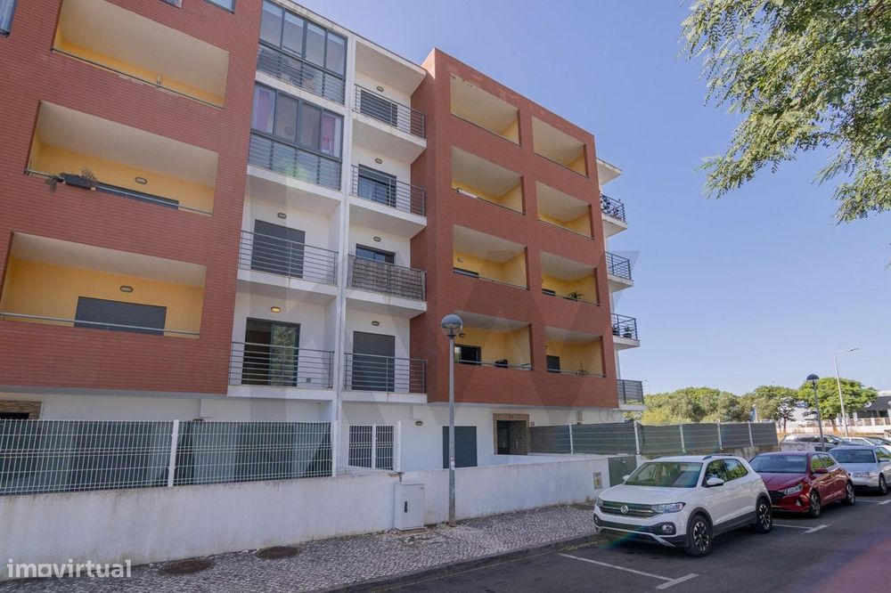 Um fantástico apartamento t2 de rés do chão, com terraço e logradouro
