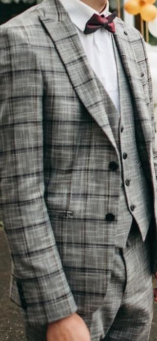 Продам  костюм  трійка чоловічий