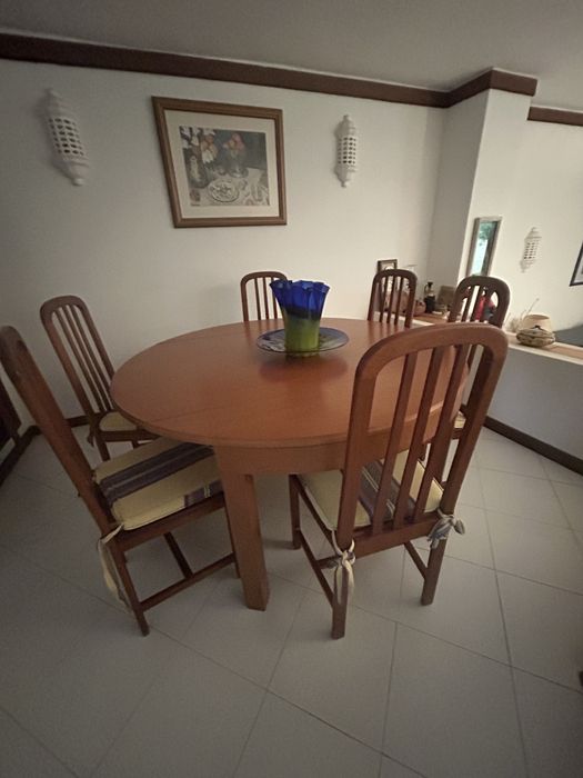 Mesa jantar e conjunto de cadeiras