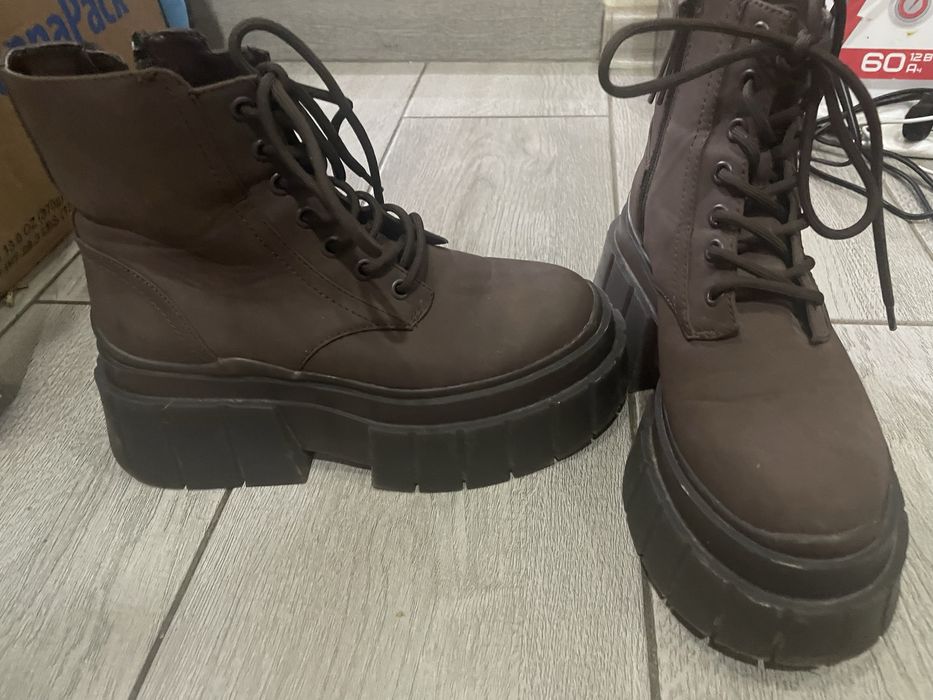 Черевики ,ботинки Bershka демі