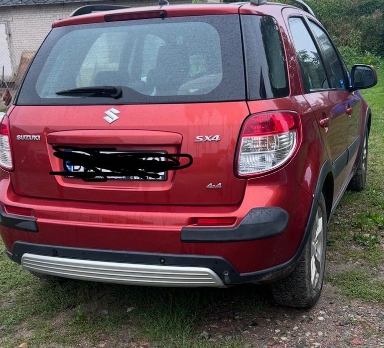 Samochód Suzuki Sx4 o mocy 150 KM. Podgrzewane fotele.