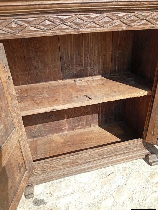 Móvel rústico em madeira