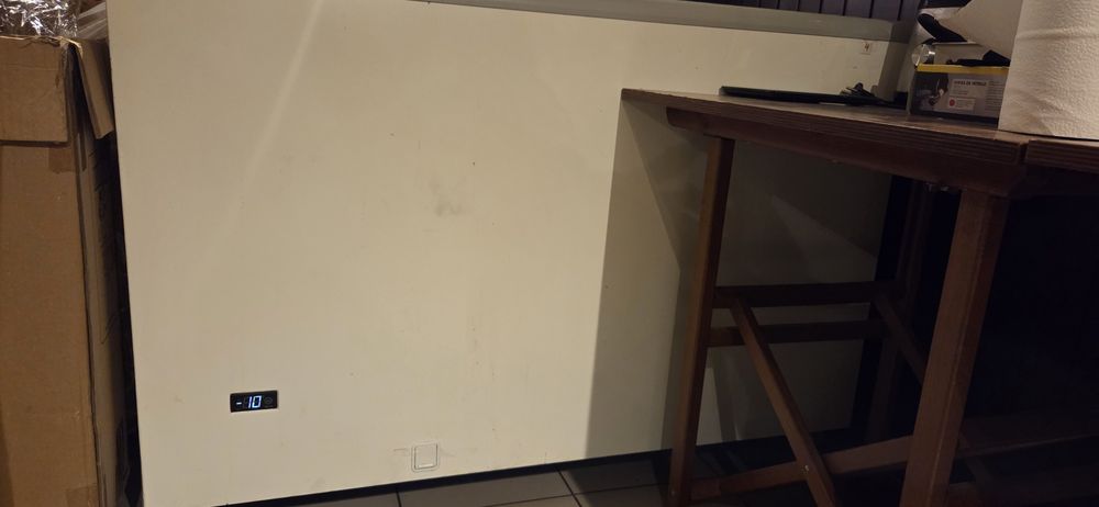 Vitrine vertical e frigorífico normal e arca de congelação