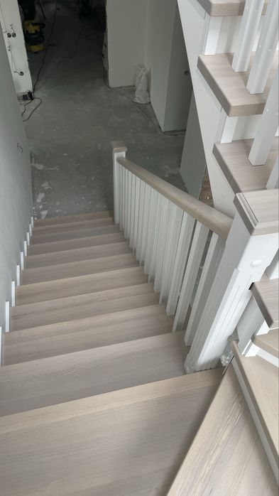 Деревʼяні сходи Обшивка сходів деревом Ясен Дуб