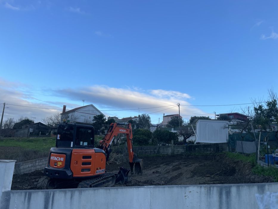 Limpeza de terrenos e terraplanagens