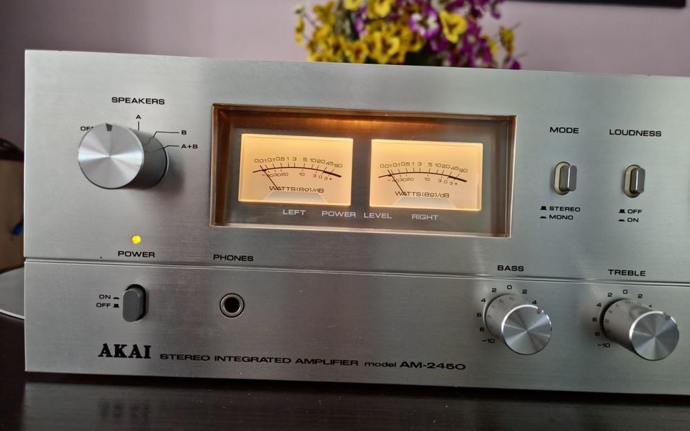Akai AM-2450 srebrny