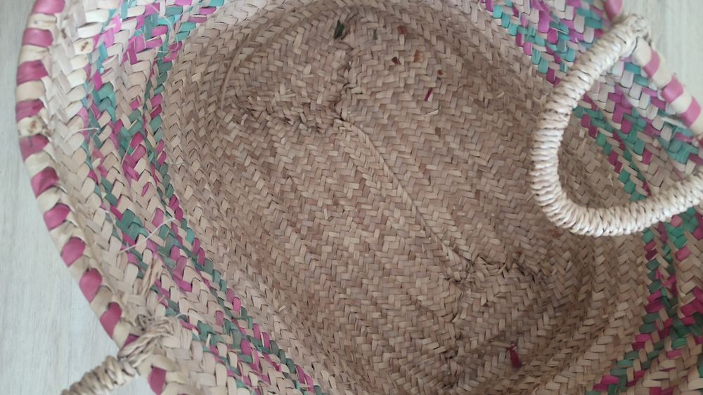 Cesta em vime/ palhinha