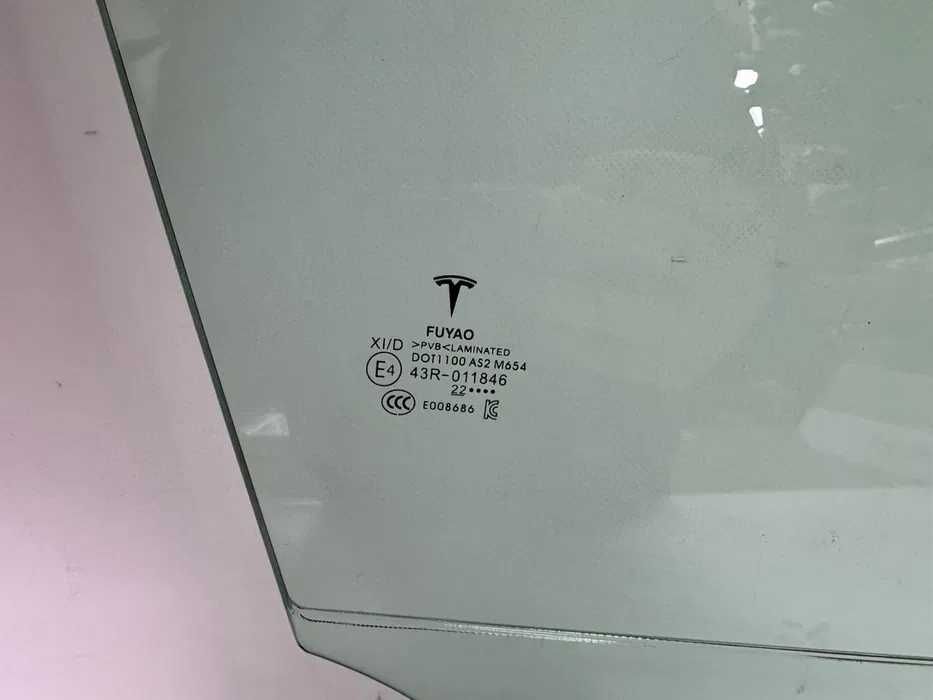Скло переднє праве Tesla Model Y, оригінал, нове