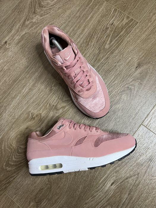 Продам БОМБЕЗНІ жіночі кросівки Nike Air Max 1 SE