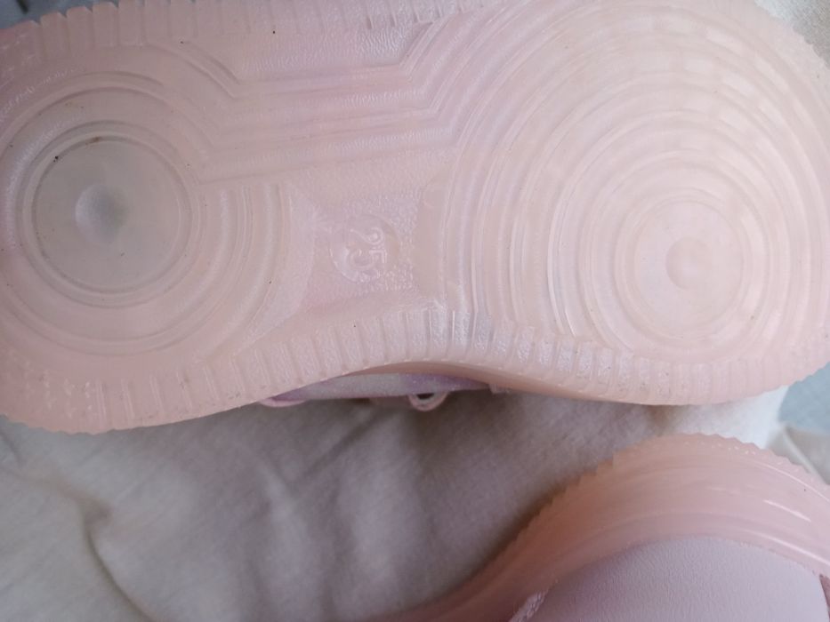 Кросовки для девочки.