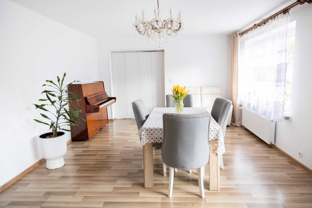 DOM PRZY LESIE - 370 m² pow. działki 1924 m²