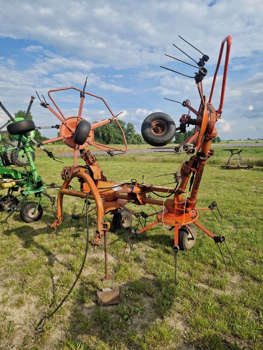 Przetrząsarka kuhn niemeyer hydraulicznie składana
