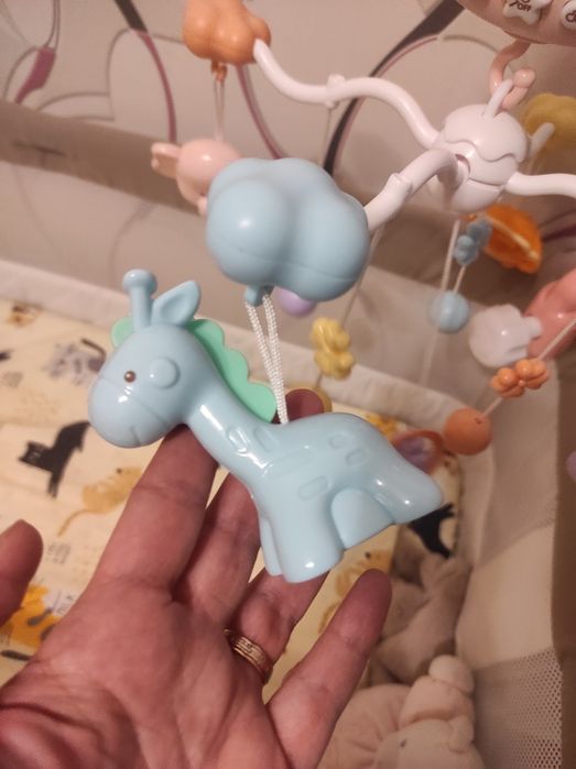 Дитячий мобіль на ліжечко з проектором